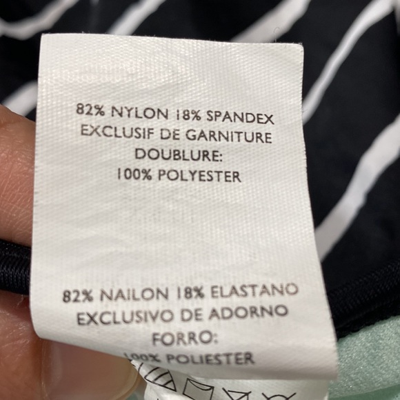 Nike woman’s black and white striped Tankini size 6 - Picture 4 of 5